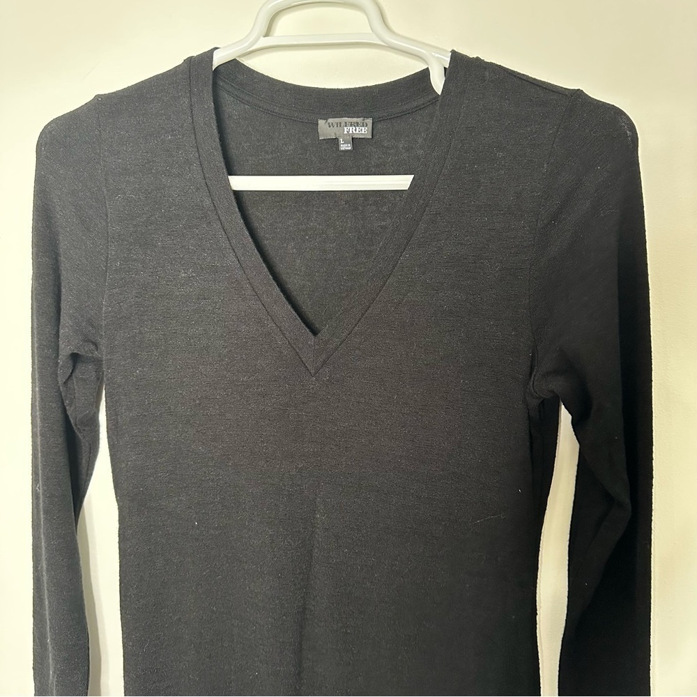 Aritzia Wilfred free black v neck dress women’s size L - Picture 11 of 16